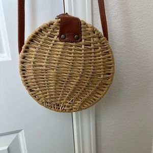 Circle straw cross body purse